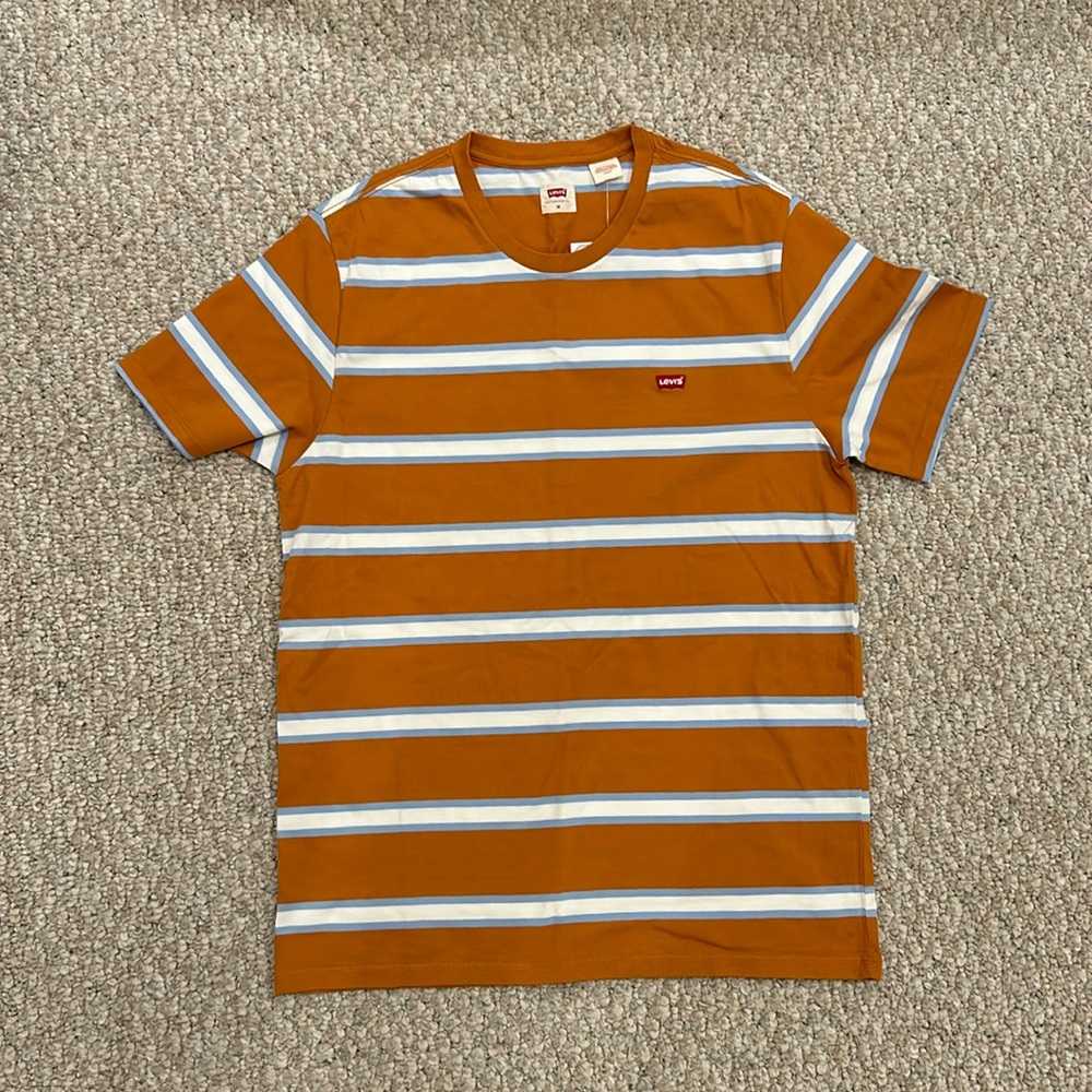 Men’s NWT Levi’s short sleeve shirt , size medium